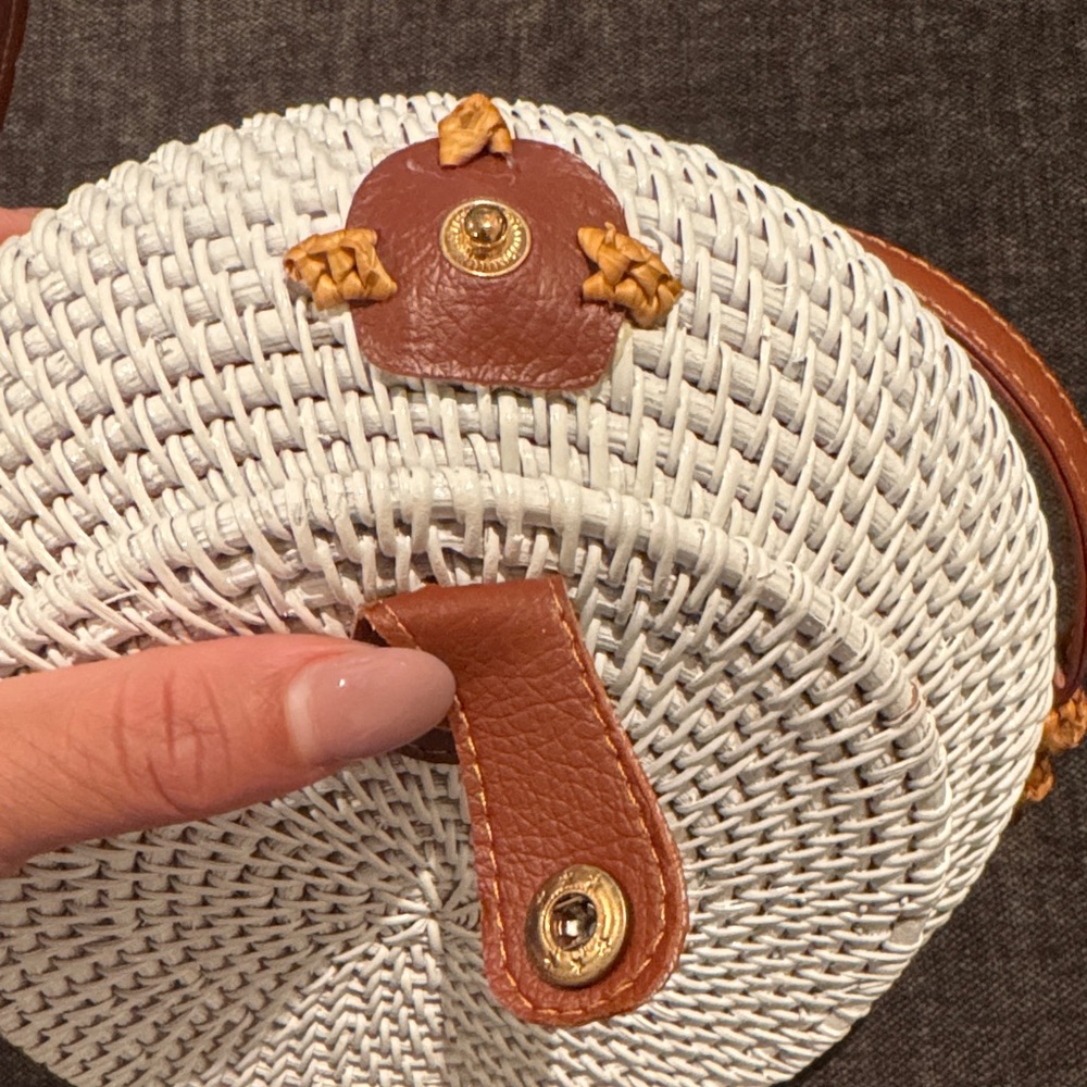 White and Brown Woven Round Bag - Picture 2 of 7